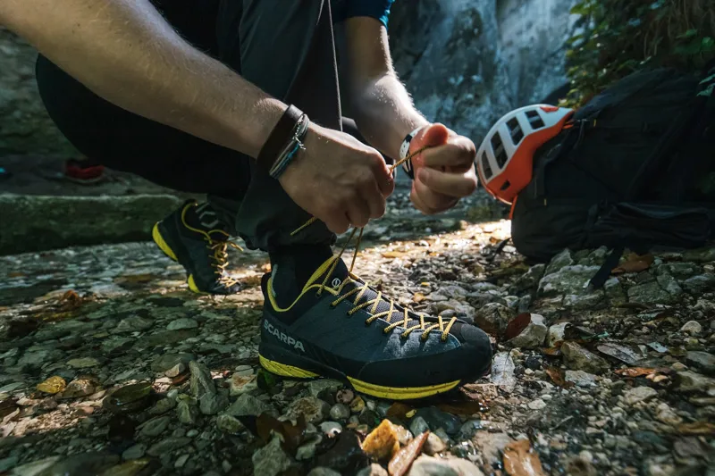 Scarpa Mens Mescalito Planet Shoes - Grey-Curry-5